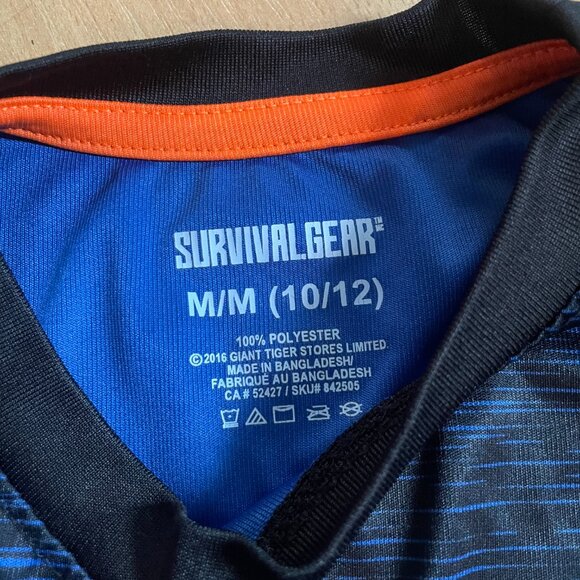 Boys Roots Sweater + Name Brand T-Shirts - Picture 8 of 8